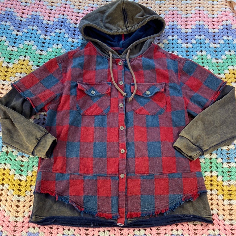 Oli & Hali Mineral Wash Red Blue Plaid Hoodie Jacket Distressed flannel Women’s